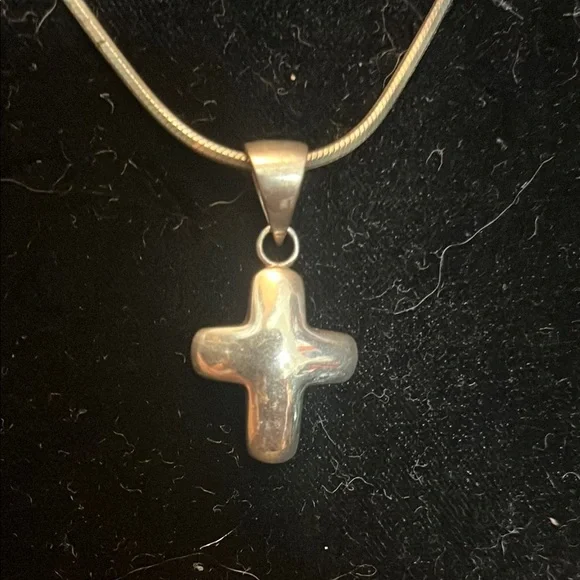 Vintage Silpada .925 Silver Minimalist Cross Necklace - Picture 2 of 7